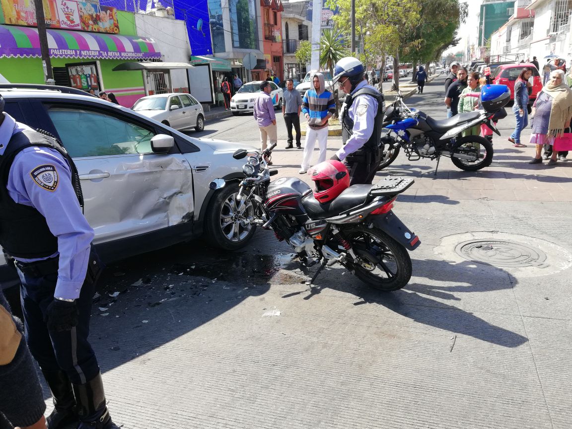 Motociclista resulta lesionado tras impactar una SUV en Apizaco